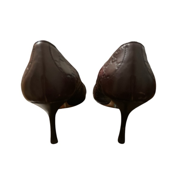 Gucci Brown Monogram Leather Chain Pumps - Picture 3 of 5